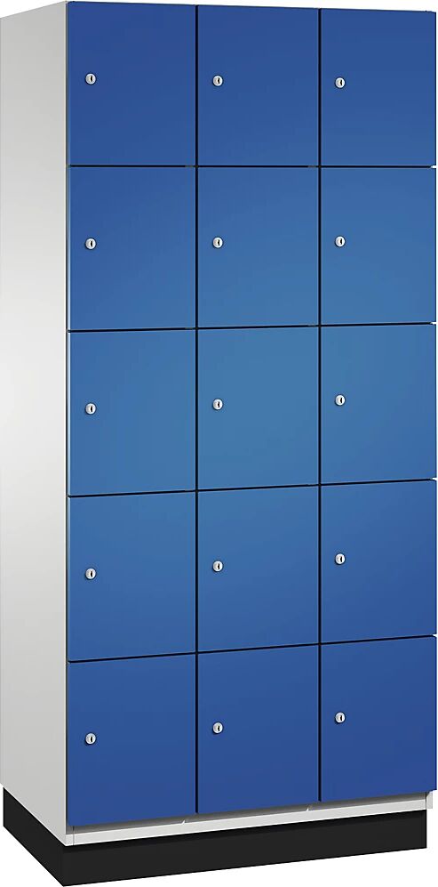 C+P Armario de compartimentos bajo llave CAMBIO con puertas de chapa de acero, 15 compartimentos de 900 mm de anchura, cuerpo gris luminoso / puerta azul genciana