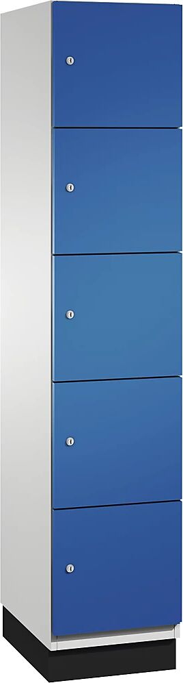 C+P Armario de compartimentos bajo llave CAMBIO con puertas de chapa de acero, 5 compartimentos de 400 mm de anchura, cuerpo gris luminoso / puerta azul genciana