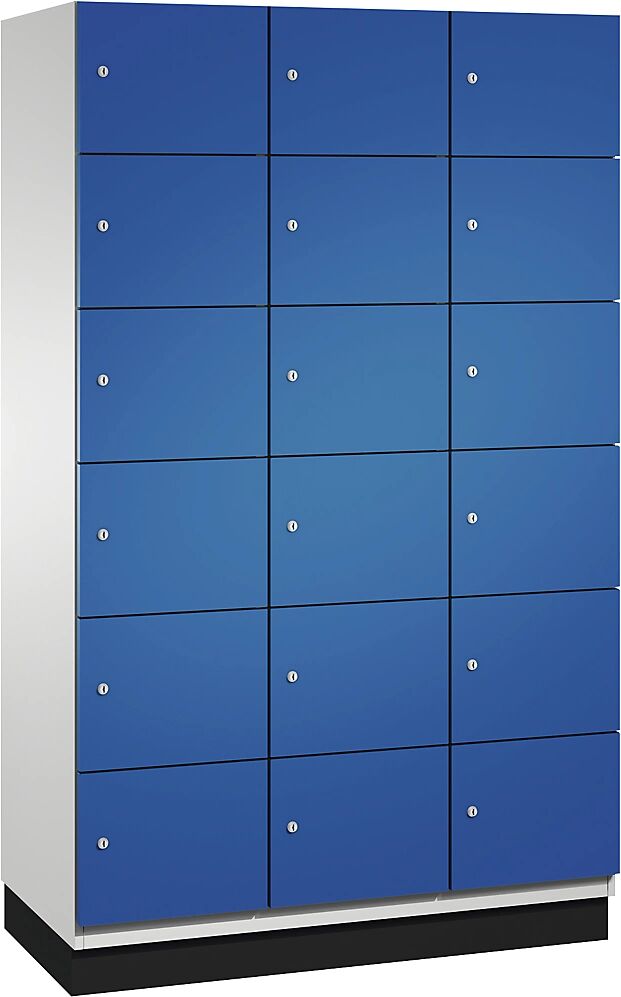 C+P Armario de compartimentos bajo llave CAMBIO con puertas de chapa de acero, 18 compartimentos de 1200 mm de anchura, cuerpo gris luminoso / puerta azul genciana