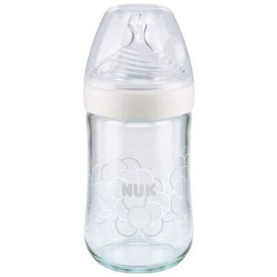 Nuk Nature Sense Biberón de vidrio con tetina de silicona 240mL Color Assorted M Nuk Nature Sense Biberón de vidrio con tetina de silicona 240mL Color Assorted M
