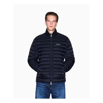 A X Armani Exchange para hombre. XM001919AF16927UB101 Chaqueta Down marino (S), Casual, Poliamida, A X Armani Exchange outlet 2026. A X Armani Exchange para hombre. XM001919AF16927UB101 Chaqueta Down marino (S), Casual, Poliamida, A X Armani Exchange outlet 2026.