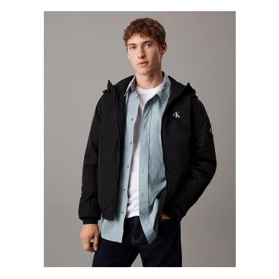 Jeans para hombre. J30J325596 Chaqueta con capucha negro (M), Casual, Nylon reciclado, Calvin Klein Jeans outlet 2026. Jeans para hombre. J30J325596 Chaqueta con capucha negro (M), Casual, Nylon reciclado, Calvin Klein Jeans outlet 2026.