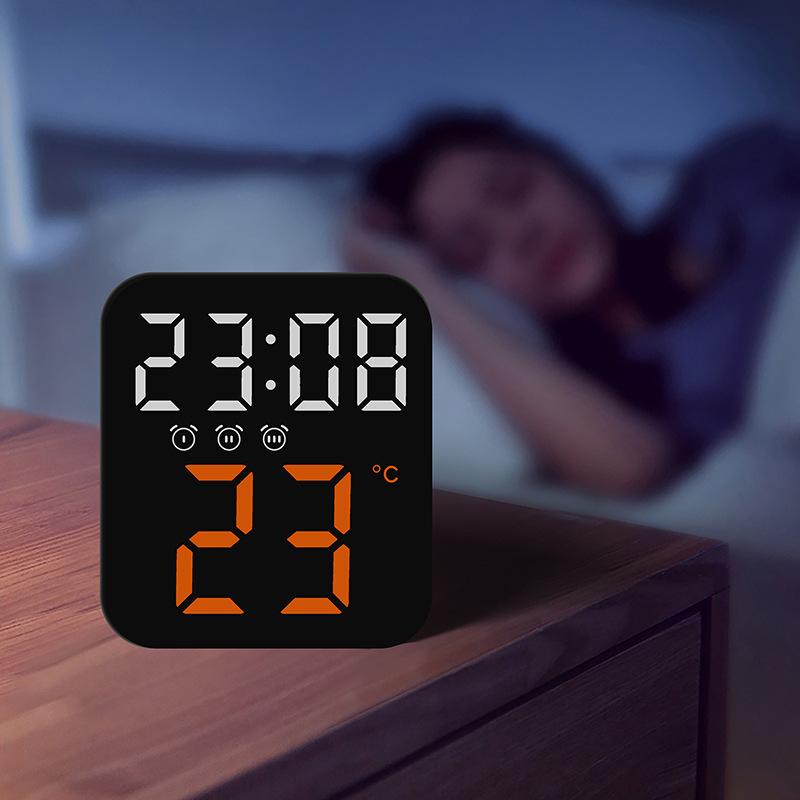 NATAWA Reloj despertador digital para dormitorios con temperatura brillo ajustable control de voz despertador de pared