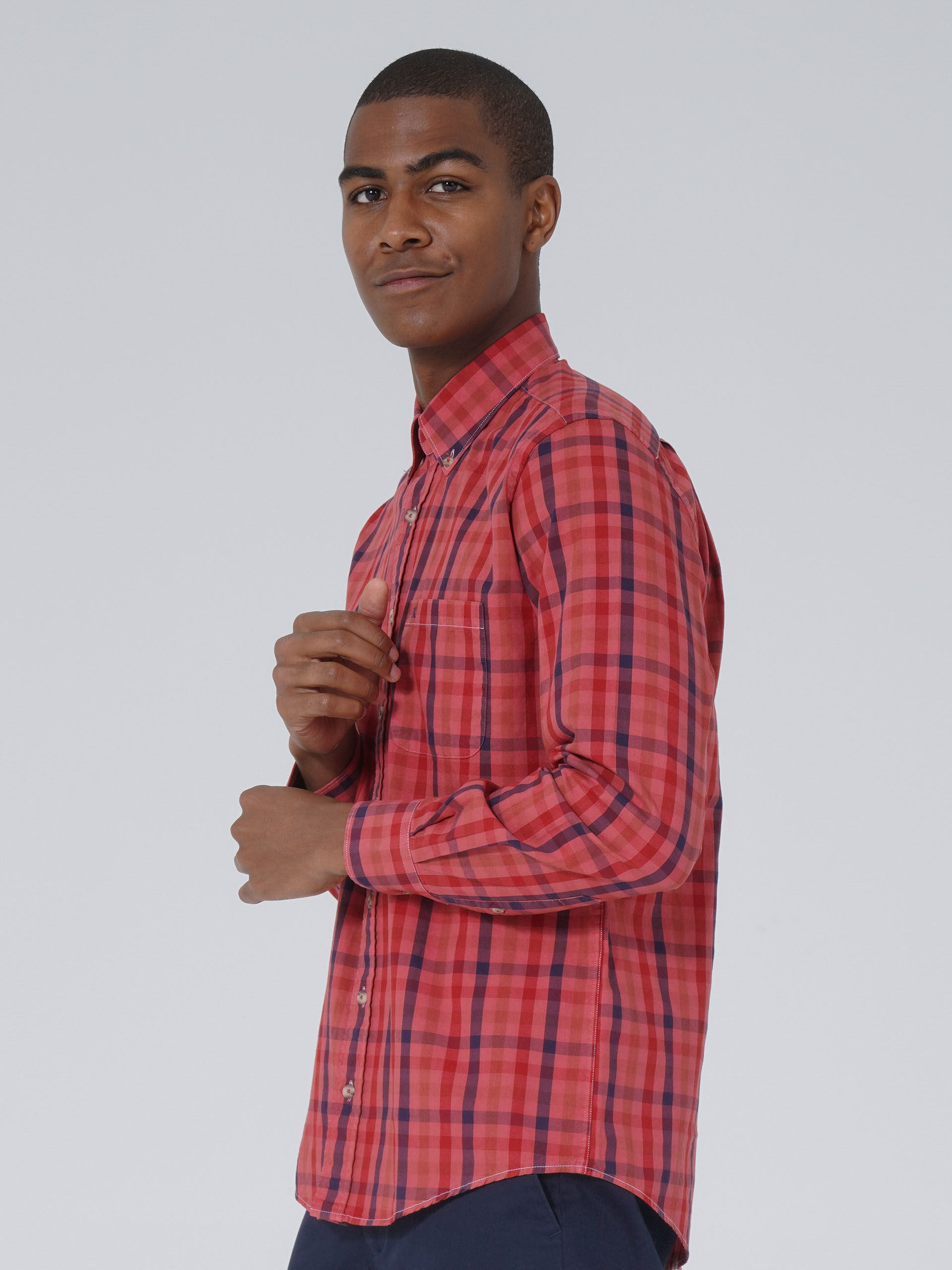 Decenio Camisa de cuadros de corte regular Rojo Rosado