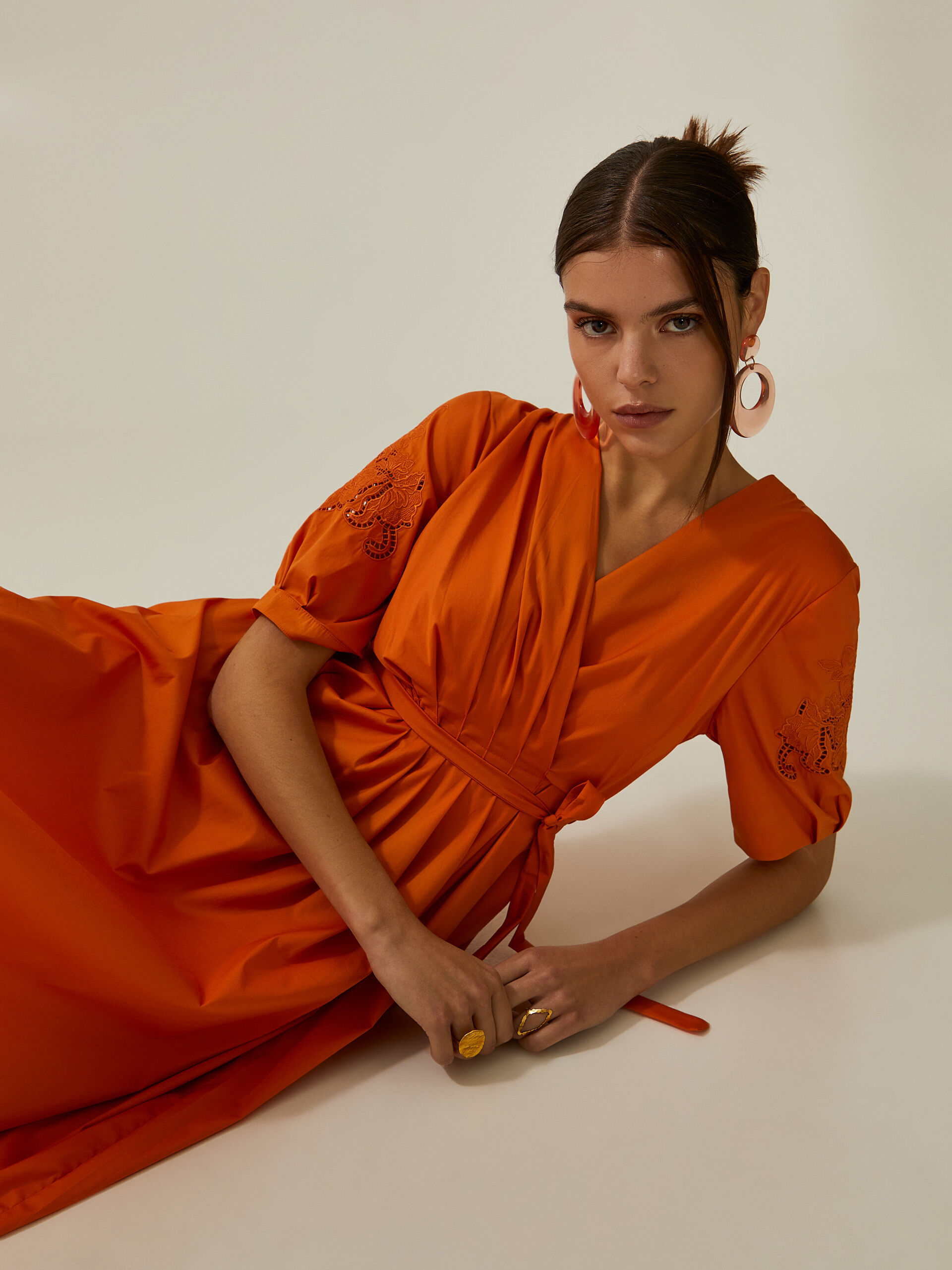 Decenio Vestido midi con cinturón Naranja