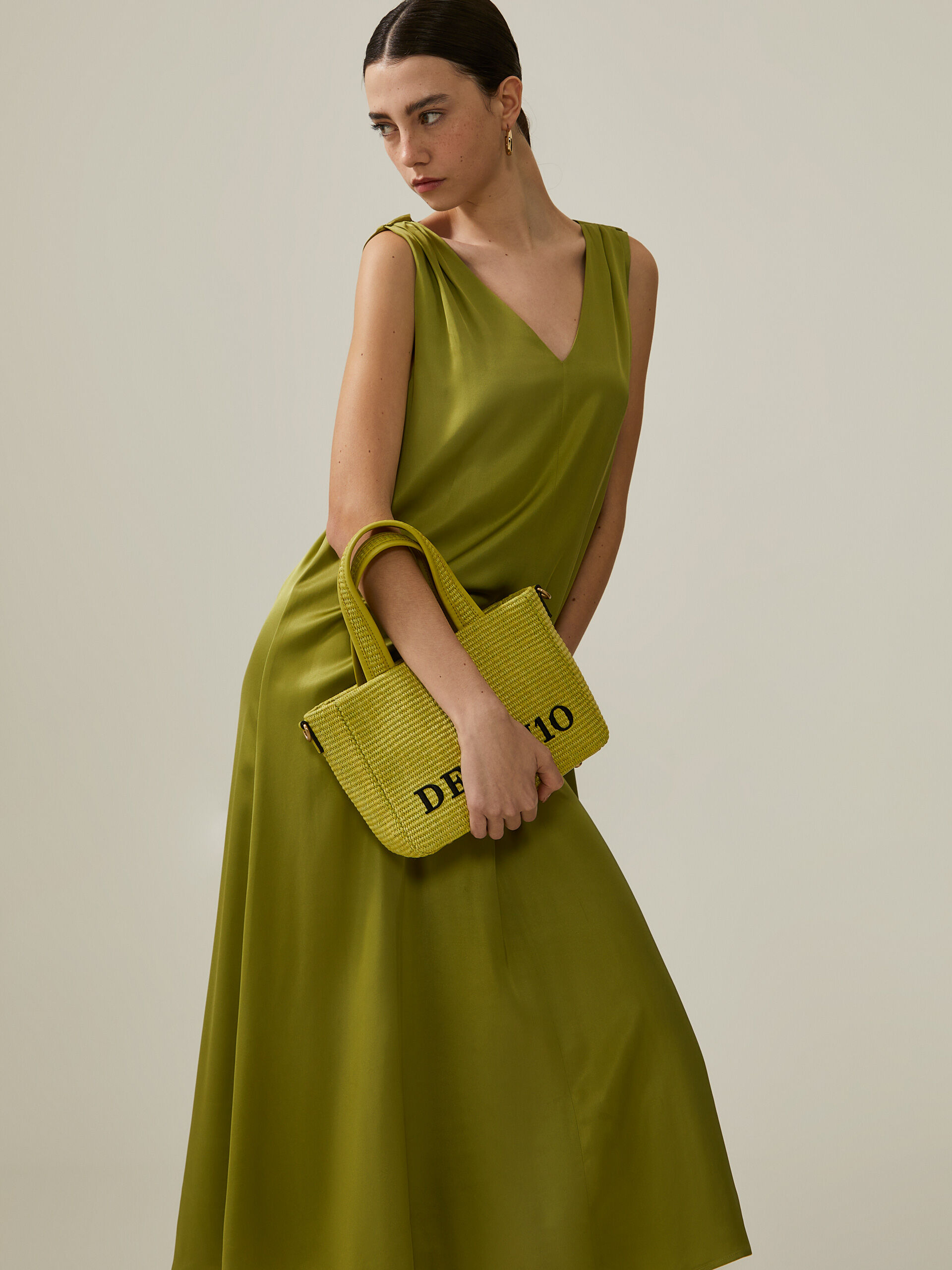 Decenio Vestido midi de raso Verde Lechuga