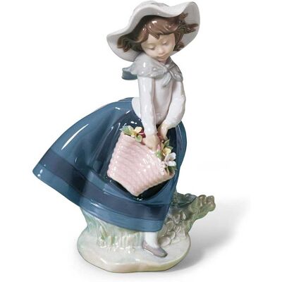 Lladró Figura niña Linda con capazo . Blanco Lladró Figura niña Linda con capazo . Blanco
