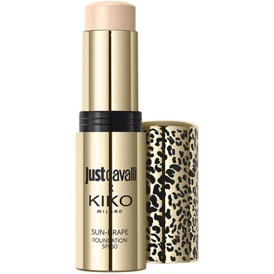 Kiko Milano Base de maquillaje en stick SPF 50 Just Cavalli X Sun-Drape Stick Foundation Spf50. 03 Golden Sand Kiko Milano Base de maquillaje en stick SPF 50 Just Cavalli X Sun-Drape Stick Foundation Spf50. 03 Golden Sand