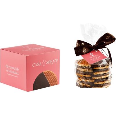 Casa Stroop Galleta Stroopwafels rellena de caramelo y cubierta de chocolate . Casa Stroop Galleta Stroopwafels rellena de caramelo y cubierta de chocolate .
