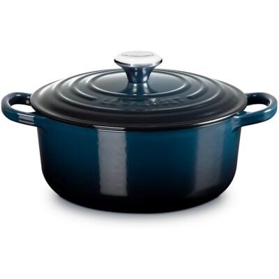Le Creuset Cocotte redonda de hierro fundido . (22 cm) Azul oscuro Le Creuset Cocotte redonda de hierro fundido . (22 cm) Azul oscuro