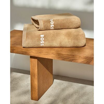 Boss Toalla de baño algodón 600 gr-m2 Edge. (Lavabo) Beige Boss Toalla de baño algodón 600 gr-m2 Edge. (Lavabo) Beige