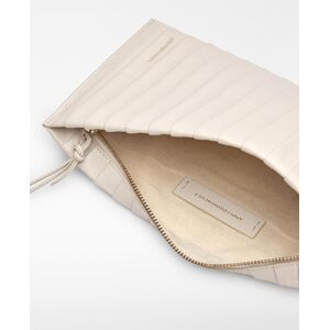 Adolfo Dominguez Bolso de mano de mujer clutch rectangular de piel plisada. Blanco roto mujer Adolfo Dominguez Bolso de mano de mujer clutch rectangular de piel plisada. Blanco roto mujer