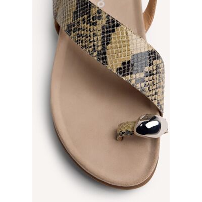 Gioseppo Sandalias planas de mujer de piel con estampado de serpiente, anillo y detalle de joya. (37) Amarillo / Negro mujer Gioseppo Sandalias planas de mujer de piel con estampado de serpiente, anillo y detalle de joya. (37) Amarillo / Negro mujer
