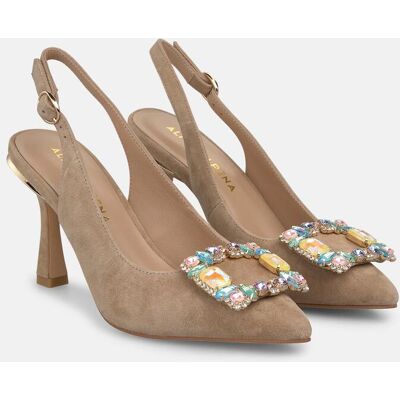 Alma en Pena Zapatos de salón de mujer destalonados en piel con detalle joya frontal. (39) Arena mujer Alma en Pena Zapatos de salón de mujer destalonados en piel con detalle joya frontal. (39) Arena mujer