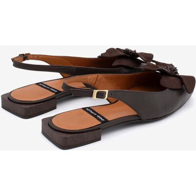 Ángel Alarcón Slipper de mujer con tacón plano, de punta cuadrada con flor de adorno de Piel grano suave, ROSINA. (37) Marrón oscuro mujer Ángel Alarcón Slipper de mujer con tacón plano, de punta cuadrada con flor de adorno de Piel grano suave, ROSINA. (37) Marrón oscuro mujer