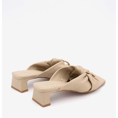 Ángel Alarcón Mules de mujer destalonadas de piel con tacón bajo y pala cruzada con hebilla, camila. (36) Beige mujer Ángel Alarcón Mules de mujer destalonadas de piel con tacón bajo y pala cruzada con hebilla, camila. (36) Beige mujer