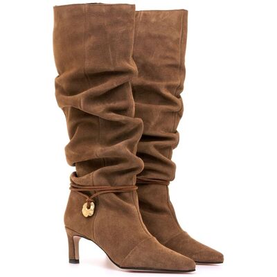 mustang Botas básicas altas de mujer en piel de serraje y caña arrugada. (40) Camel mujer mustang Botas básicas altas de mujer en piel de serraje y caña arrugada. (40) Camel mujer