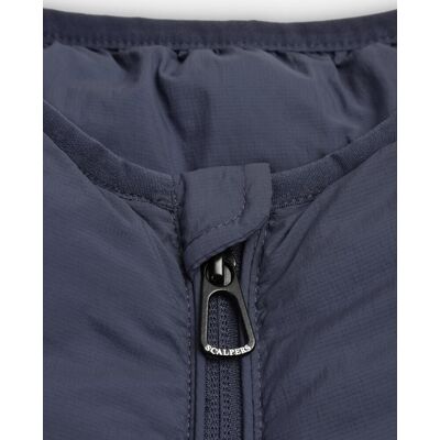 Scalpers - Chaleco de abrigo de hombre con cuello alto y bolsillo en el pecho. Navy L Scalpers - Chaleco de abrigo de hombre con cuello alto y bolsillo en el pecho. Navy L