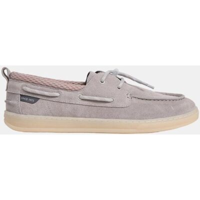 Pepe Jeans - Náutico estilo "Deck Shoes" en piel de ante con suela de goma translúcida y logo lateral "Since 1973". Gris Suave 40 Pepe Jeans - Náutico estilo "Deck Shoes" en piel de ante con suela de goma translúcida y logo lateral "Since 1973". Gris Suave 40