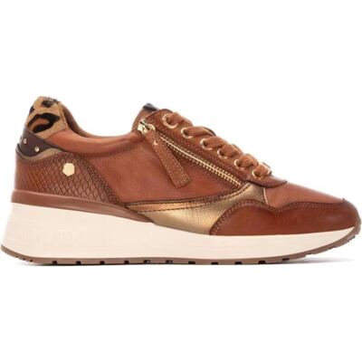 CARMELA Zapatillas Casual 162442 En Piel Tono Cuero Talla 39 CARMELA Zapatillas Casual 162442 En Piel Tono Cuero Talla 39
