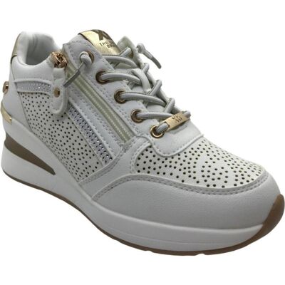 XTI Zapatillas 145102 Con Pedrería Y Detalle Metalizado Blanco Talla 39 XTI Zapatillas 145102 Con Pedrería Y Detalle Metalizado Blanco Talla 39