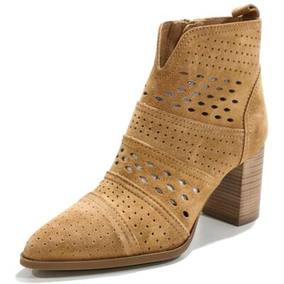 ALPE Botines Cana Baja Tan Con Perforaciones Y Tacón Bloque Tan Talla 38 ALPE Botines Cana Baja Tan Con Perforaciones Y Tacón Bloque Tan Talla 38