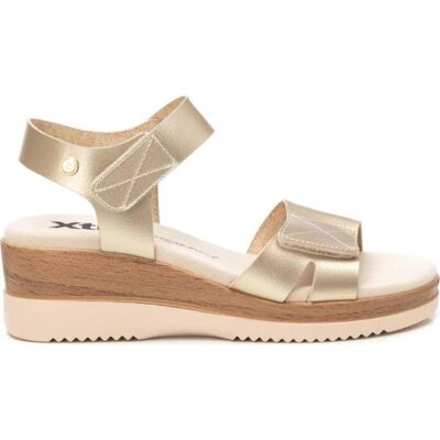XTI Sandalia Cuña Plataforma 144099 Oro Talla 37 XTI Sandalia Cuña Plataforma 144099 Oro Talla 37