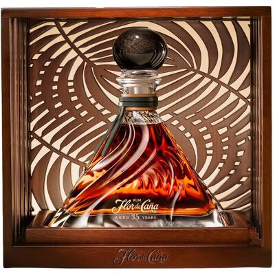 Flor de Caña Estuche ron añejo 35 años . Flor de Caña Estuche ron añejo 35 años .