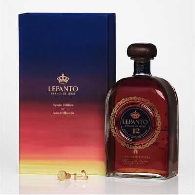 Lepanto Estuche brandy Solera Gran Reserva 12 años con gemelos de plata by Juan Avellaneda. Lepanto Estuche brandy Solera Gran Reserva 12 años con gemelos de plata by Juan Avellaneda.