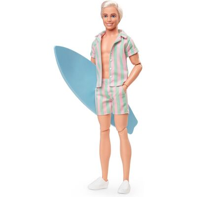 Barbie The Movie Ken Muñeco Signature coleccionable de la película con chaleco a rayas. Barbie The Movie Ken Muñeco Signature coleccionable de la película con chaleco a rayas.