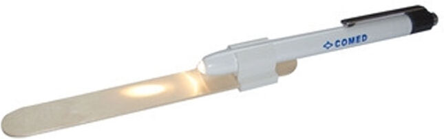 Linterna de Bolsillo con Soporte para Depresor, Color Blanco Linterna de Bolsillo con Soporte para Depresor, Color Blanco