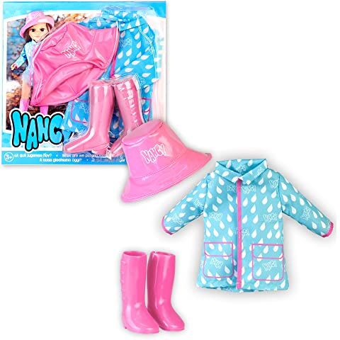 Nancy - Un look de lluvia, Set de ropita para muñecas fashion con complementos y ropa, sombrero, botas y chubasquero a juego de colores rosa y azul, para niños y niñas desde 3 años, Famosa (NAC29000)