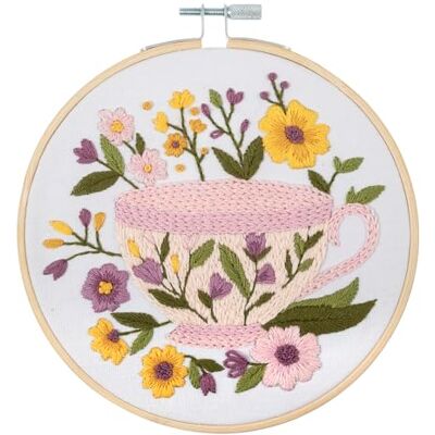 Trimits Kit de bordado con bastidor: diseño de taza de té sobre tela de algodón preimpresa (25 x 25 cm) con base de fieltro, hilo, aguja e instrucciones Trimits Kit de bordado con bastidor: diseño de taza de té sobre tela de algodón preimpresa (25 x 25 cm) con base de fieltro, hilo, aguja e instrucciones
