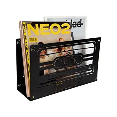 Fisura – Revistero original de suelo “cassette”. Revistero moderno negro. Soporte para revistas de estilo industrial de 35 x 11 x 20,4 centímetros. Metal Fisura – Revistero original de suelo “cassette”. Revistero moderno negro. Soporte para revistas de estilo industrial de 35 x 11 x 20,4 centímetros. Metal