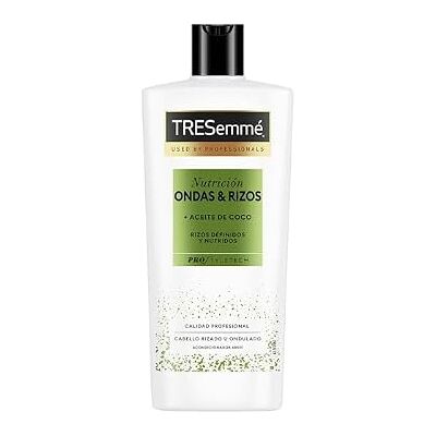 TRESemmé Acondicionador Nutrición Ondas & Rizos Con Aceite De Coco 685 ml x 1 TRESemmé Acondicionador Nutrición Ondas & Rizos Con Aceite De Coco 685 ml x 1
