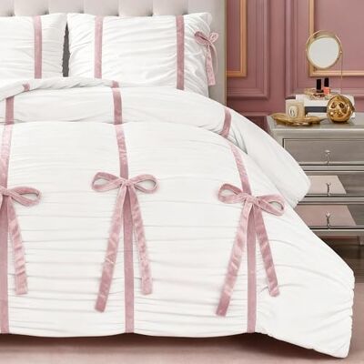 Juicy Couture White Amelie Juego de edredón Fruncido de Terciopelo con Lazos de Terciopelo tamaño Queen/Full, Juego de Ropa de Cama Elegante de 3 Piezas Juicy Couture White Amelie Juego de edredón Fruncido de Terciopelo con Lazos de Terciopelo tamaño Queen/Full, Juego de Ropa de Cama Elegante de 3 Piezas