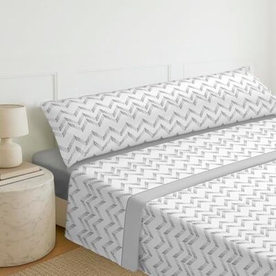Mercury – Juego Sábanas de Cama Estampadas 3 Piezas (50% algodón/50% poliéster) Incluye Funda de Almohada + Encimera + Bajera Ajustable. (Cama de 150 cm, Zig Zag Gris) Mercury – Juego Sábanas de Cama Estampadas 3 Piezas (50% algodón/50% poliéster) Incluye Funda de Almohada + Encimera + Bajera Ajustable. (Cama de 150 cm, Zig Zag Gris)
