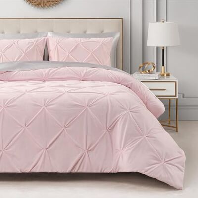 Juicy Couture Kiss Juego de edredón Plisado de microvisón de Felpa Color Rosa Claro, tamaño matrimonial/Queen, Acogedor Conjunto de Ropa de Cama de 3 Piezas Juicy Couture Kiss Juego de edredón Plisado de microvisón de Felpa Color Rosa Claro, tamaño matrimonial/Queen, Acogedor Conjunto de Ropa de Cama de 3 Piezas