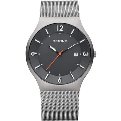 BERING Reloj de Cuarzo para Hombre con Caja de Acero Inoxidable de 40 mm con Acabado en Gris y Esfera Gris, Correa milanesa, Cristal de Zafiro y Resistencia al Agua de 5 ATM BERING Reloj de Cuarzo para Hombre con Caja de Acero Inoxidable de 40 mm con Acabado en Gris y Esfera Gris, Correa milanesa, Cristal de Zafiro y Resistencia al Agua de 5 ATM