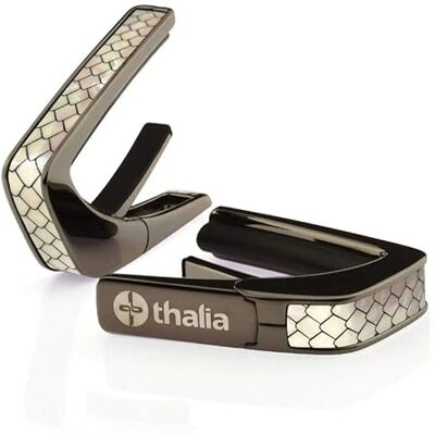Thalia Cejilla Premium Series con acabado cromado negro y inserto de madreperla Dragon Scales Thalia Cejilla Premium Series con acabado cromado negro y inserto de madreperla Dragon Scales