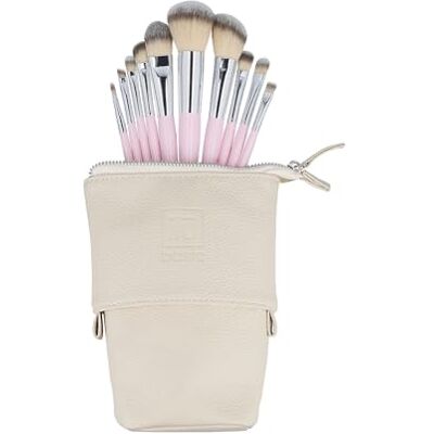 ILU Set de Pinceles de Maquillaje Rosa 10 Piezas Con Bolsa Organizadora Pinceles Sintéticos Para Rostro Ojos Polvo Base y Corrector Material Vegano Fácil de Limpiar ILU Set de Pinceles de Maquillaje Rosa 10 Piezas Con Bolsa Organizadora Pinceles Sintéticos Para Rostro Ojos Polvo Base y Corrector Material Vegano Fácil de Limpiar