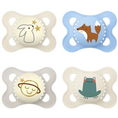 MAM Set de 4 Chupetes, Día y Noche, 0-6 Meses, con Tetina Simétrica, Plana y Flexible de Silicona de Fácil Aceptación, Original, Azul y Neutro, Pack de 4uds MAM Set de 4 Chupetes, Día y Noche, 0-6 Meses, con Tetina Simétrica, Plana y Flexible de Silicona de Fácil Aceptación, Original, Azul y Neutro, Pack de 4uds