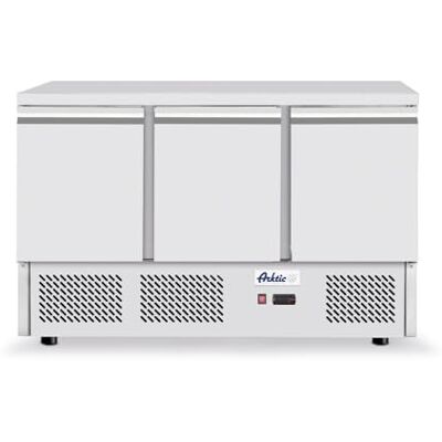 HENDI Cámara frigorífica de tres puertas Kitchen Line (380 litros) Kitchen Line 230V / 220W 2/8˚C 1365x700x(H)880 mm HENDI Cámara frigorífica de tres puertas Kitchen Line (380 litros) Kitchen Line 230V / 220W 2/8˚C 1365x700x(H)880 mm