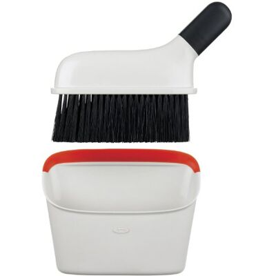 OXO Good Grips Kit de cepillo y recogedor compactos, fácil de guardar, color blanco OXO Good Grips Kit de cepillo y recogedor compactos, fácil de guardar, color blanco