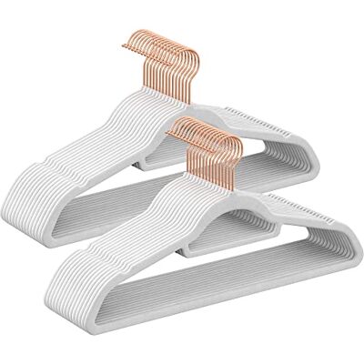 SONGMICS Percha de Terciopelo, Juego de 30, Antideslizantes, con Barra Corbata y Gancho Oro Rosa, 0,6 cm Espesor, Ahorra Espacio, 43,5 cm Largo, Abrigo Pantalón, Blanco Nube SONGMICS Percha de Terciopelo, Juego de 30, Antideslizantes, con Barra Corbata y Gancho Oro Rosa, 0,6 cm Espesor, Ahorra Espacio, 43,5 cm Largo, Abrigo Pantalón, Blanco Nube