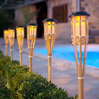 Lights4fun Lot de 2 antorchas solares de jardín de bambú LED auténticas Decoración para exteriores Antorchas solares Iluminación de caminos Decoración Tiki Hawaii 82 cm Lights4fun Lot de 2 antorchas solares de jardín de bambú LED auténticas Decoración para exteriores Antorchas solares Iluminación de caminos Decoración Tiki Hawaii 82 cm