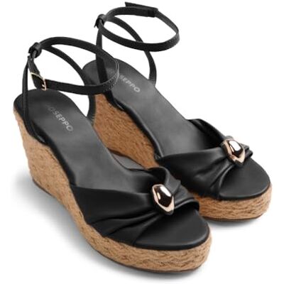 GIOSEPPO SOUDAN Sandalias de Piel con Detalle de Joya y Cuña Forrada de Rafia Trenzada para Mujer, Cierre Ajustable y Planta Acolchada, Diseño Elegante y Cómodo, Color Negro, Talla 38 GIOSEPPO SOUDAN Sandalias de Piel con Detalle de Joya y Cuña Forrada de Rafia Trenzada para Mujer, Cierre Ajustable y Planta Acolchada, Diseño Elegante y Cómodo, Color Negro, Talla 38