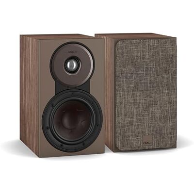 Dali SONIK 1 Altavoz de estantería ultracompacto de 2 vías (par) con cúpula de tejido de 29 mm, membrana de fibra de madera Clarity Cone™ de 5¼″ y tecnología SMC™, nogal Dali SONIK 1 Altavoz de estantería ultracompacto de 2 vías (par) con cúpula de tejido de 29 mm, membrana de fibra de madera Clarity Cone™ de 5¼″ y tecnología SMC™, nogal