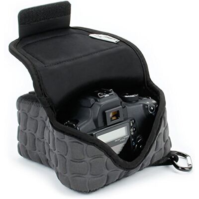 USA Gear Funda Cámara Réflex DSLR de Neopreno (Mediana), Compatible con Canon EOS R100, Nikon Z30 y Sony ZV-E10, con Bolsillo Cremallera, Presilla Cinturón y Protección Acolchada (Negro y Gris) USA Gear Funda Cámara Réflex DSLR de Neopreno (Mediana), Compatible con Canon EOS R100, Nikon Z30 y Sony ZV-E10, con Bolsillo Cremallera, Presilla Cinturón y Protección Acolchada (Negro y Gris)