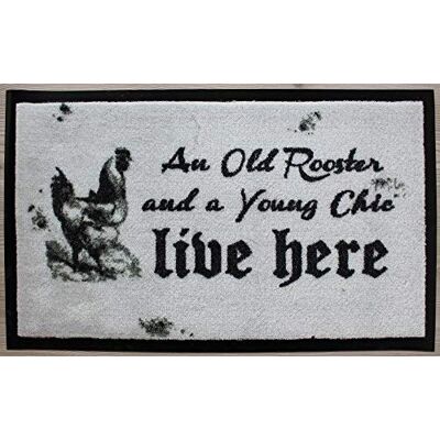 La Finesse Decorativo Coir Alfombra de Puerta de Entrada, An Old Rooster & Young Chic Live Here, 75 cm x 45 cm La Finesse Decorativo Coir Alfombra de Puerta de Entrada, An Old Rooster & Young Chic Live Here, 75 cm x 45 cm